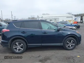 2018 Toyota RAV4 XLE with VIN 2T3RFREV9JW746782, listed as a IAAI auction lot 42065755 with 61,219 mi miles. Bid and sale history available at carsss.com. Image 13.