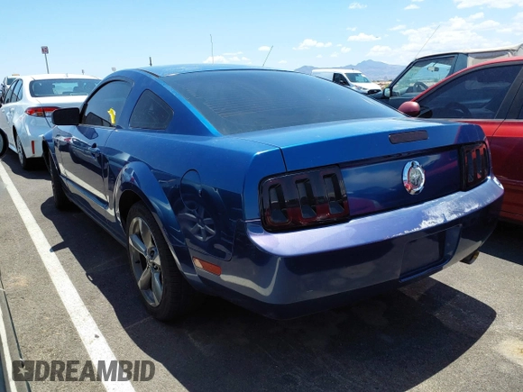 2007 Ford Mustang Deluxe z VIN 1ZVFT80N975241366, wystawiony jako IAAI lot #42408850 z przebiegiem 193 336 mil mil oraz . Historia ofert i sprzedaży dostępna na DreamBid. Obrazek 3.