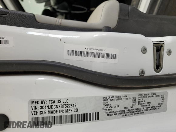 2025 Jeep Compass Limited z VIN 3C4NJDCNXST522819, wystawiony jako Copart lot #63594025 z przebiegiem 17 856 mil mil oraz Czysty tytuł • Clean title. Historia ofert i sprzedaży dostępna na DreamBid. Obrazek 13.