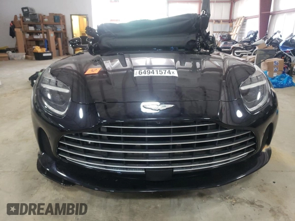 2024 Aston Martin DB12 z VIN SCFRMFGW5RGM12901, wystawiony jako Copart lot #64941574 z przebiegiem Nie podano mil oraz Nie do naprawy • Non repairable. Historia ofert i sprzedaży dostępna na DreamBid. Obrazek 5.
