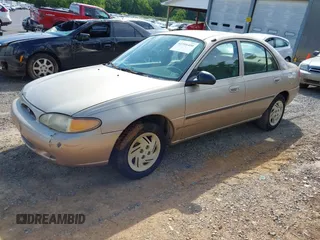 1998 Ford Escort LX z VIN 1FAFP10P3WW234833, wystawiony jako IAAI lot #42316400 z przebiegiem 79 470 mil mil oraz . Historia ofert i sprzedaży dostępna na DreamBid. Obrazek 2.