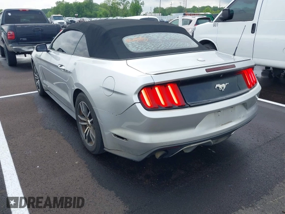2016 Ford Mustang EcoBoost Premium z VIN 1FATP8UH4G5221806, wystawiony jako IAAI lot #42145462 z przebiegiem 116 223 mil mil oraz . Historia ofert i sprzedaży dostępna na DreamBid. Obrazek 6.