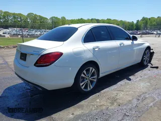2019 Mercedes-Benz C 300 z VIN 55SWF8EB3KU297396, wystawiony jako IAAI lot #42064934 z przebiegiem 74 926 mil mil oraz . Historia ofert i sprzedaży dostępna na DreamBid. Obrazek 4.