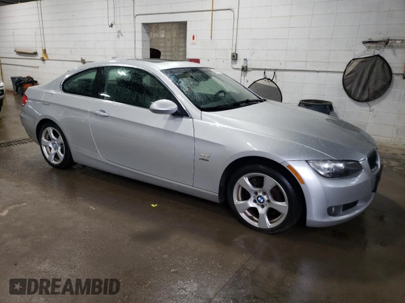 2009 BMW 3 Series 328i xDrive z VIN WBAWV53599P081291, wystawiony jako Copart lot #54995815 z przebiegiem 94 104 mil mil oraz Czysty tytuł • Clean title. Historia ofert i sprzedaży dostępna na DreamBid. Obrazek 4.