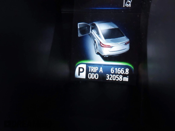 2016 Toyota Avalon Limited with VIN 4T1BK1EB8GU238289, listed as a IAAI auction lot 41260550 with 32,058 mi miles and . Bid and sale history available at carsss.com. Image 15.