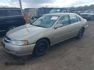 2001 Nissan Altima GXE with VIN 1N4DL01DX1C213778, listed as a IAAI auction lot 41230878 with 204,003 mi miles. Bid and sale history available at carsss.com. Image 2.