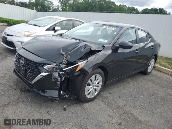 2025 Nissan Sentra S z VIN 3N1AB8BV6SY304550, wystawiony jako Copart lot #57815045 z przebiegiem 3 078 mil mil oraz Szkoda całkowita • Salvage title. Historia ofert i sprzedaży dostępna na DreamBid. Obrazek 1.