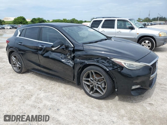 2018 Infiniti QX30 ESSENTIAL with VIN SJKCH5CP7JA046283, listed as a Copart auction lot 60801274 with 61,936 mi miles and Salvage Title. Bid and sale history available at carsss.com. Image 4.