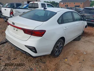 2019 Kia Forte LXS z VIN 3KPF24AD9KE077229, wystawiony jako IAAI lot #42032528 z przebiegiem 68 529 mil mil oraz . Historia ofert i sprzedaży dostępna na DreamBid. Obrazek 4.