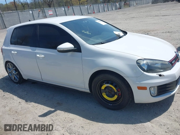 2013 Volkswagen GTI Driver's Edition z VIN WVWHV7AJ2DW135293, wystawiony jako IAAI lot #42054437 z przebiegiem 134 795 mil mil oraz . Historia ofert i sprzedaży dostępna na DreamBid. Obrazek 1.