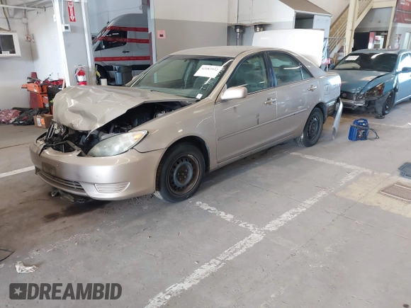 2006 Toyota Camry STD z VIN 4T1BE32K66U659112, wystawiony jako IAAI lot #42083932 z przebiegiem 217 645 mil mil oraz . Historia ofert i sprzedaży dostępna na DreamBid. Obrazek 17.