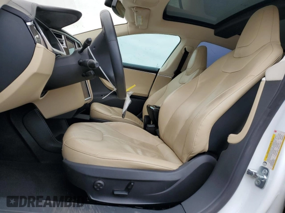 2013 Tesla Model S z VIN 5YJSA1DNXDFP21418, wystawiony jako Copart lot #59131655 z przebiegiem 106 428 mil mil oraz Szkoda całkowita • Salvage title. Historia ofert i sprzedaży dostępna na DreamBid. Obrazek 7.