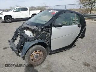 2013 Smart fortwo Pure с VIN WMEEJ3BA7DK647453, выставлен на аукционе Copart как лот 56225495 с пробегом Не указан миль и Списание • Salvage title. История ставок и продаж доступна на DreamBid. Изображение 1.