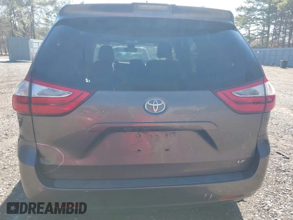 2018 Toyota Sienna LE Auto Access Seat with VIN 5TDKZ3DC4JS925755, listed as a IAAI auction lot 41887172 with 212,921 mi miles. Bid and sale history available at carsss.com. Image 16.