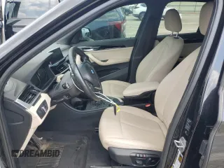 2020 BMW X1 xDrive28i z VIN WBXJG9C08L5P21466, wystawiony jako Copart lot #61664675 z przebiegiem 54 176 mil mil oraz Szkoda całkowita • Salvage title. Historia ofert i sprzedaży dostępna na DreamBid. Obrazek 7.