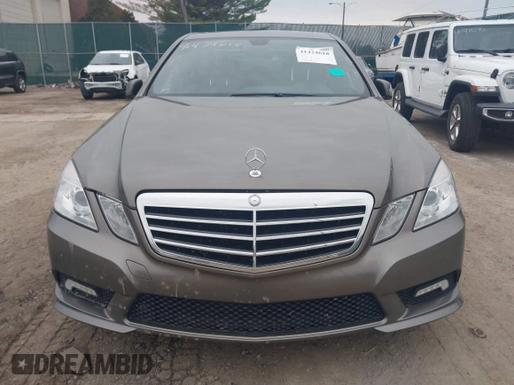 2011 Mercedes-Benz E-Class E 350 Luxury with VIN WDDHF8HB3BA348741, listed as a IAAI auction lot 41424618 with 117,306 mi miles. Bid and sale history available at carsss.com. Image 12.