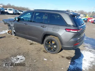 2024 Jeep Grand Cherokee Limited with VIN 1C4RJHBG3R8586947, listed as a IAAI auction lot 41172584 with 3,565 mi miles and . Bid and sale history available at DreamBid. Image 3.