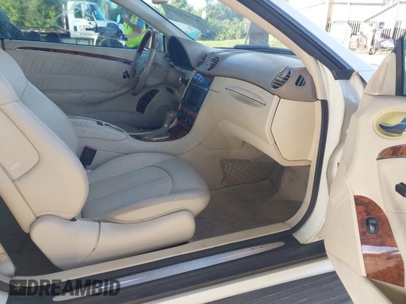 2007 Mercedes-Benz CLK 350 z VIN WDBTK56F17F221421, wystawiony jako IAAI lot #42605744 z przebiegiem 94 229 mil mil oraz . Historia ofert i sprzedaży dostępna na DreamBid. Obrazek 5.