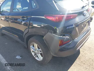 2020 Hyundai Kona SE z VIN KM8K1CAA7LU488743, wystawiony jako IAAI lot #41833649 z przebiegiem 62 228 mil mil oraz . Historia ofert i sprzedaży dostępna na DreamBid. Obrazek 6.