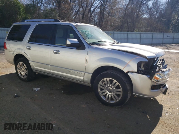 2011 Lincoln Navigator z VIN 5LMJJ2H55BEJ08058, wystawiony jako Copart lot #89203185 z przebiegiem 125 732 mil mil oraz Szkoda całkowita • Salvage title. Historia ofert i sprzedaży dostępna na DreamBid. Obrazek 4.