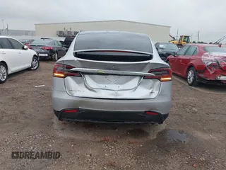 2017 Tesla Model X 90D z VIN 5YJXCDE23HF067843, wystawiony jako IAAI lot #42347649 z przebiegiem Nie podano mil oraz . Historia ofert i sprzedaży dostępna na DreamBid. Obrazek 15.