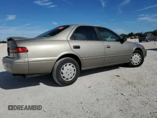 1999 Toyota Camry LE z VIN 4T1BG22K8XU426130, wystawiony jako Copart lot #87368604 z przebiegiem 276 204 mil mil oraz Szkoda całkowita • Salvage title. Historia ofert i sprzedaży dostępna na DreamBid. Obrazek 3.