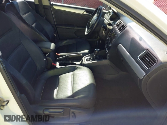 2013 Volkswagen Jetta SE with VIN 3VWDX7AJ0DM397061, listed as a IAAI auction lot 41237703 with 114,704 mi miles and . Bid and sale history available at DreamBid. Image 5.