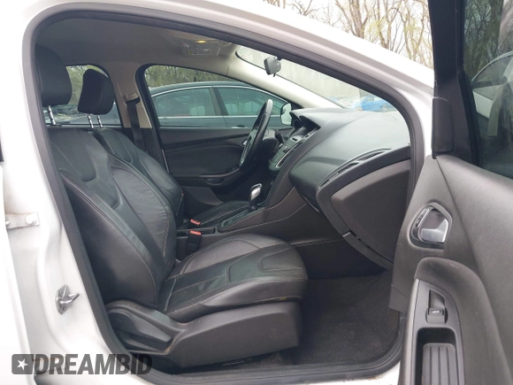 2016 Ford Focus SE with VIN 1FADP3F26GL262689, listed as a IAAI auction lot 41917883 with 178,371 mi miles. Bid and sale history available at carsss.com. Image 5.