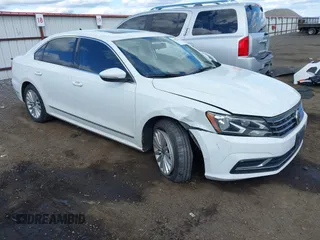 2016 Volkswagen Passat SE z VIN 1VWBT7A35GC043921, wystawiony jako IAAI lot #41992989 z przebiegiem 109 264 mil mil oraz . Historia ofert i sprzedaży dostępna na DreamBid. Obrazek 1.