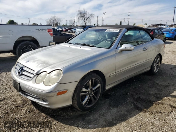 2004 Mercedes-Benz CLK 320 z VIN WDBTK65G24T032144, wystawiony jako Copart lot #48421025 z przebiegiem 157 180 mil mil oraz Szkody całkowita. Historia ofert i sprzedaży dostępna na DreamBid. Obrazek 1.
