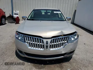 2010 Lincoln MKZ z VIN 3LNHL2GC0AR656881, wystawiony jako Copart lot #57591735 z przebiegiem 76 596 mil mil oraz Szkoda całkowita • Salvage title. Historia ofert i sprzedaży dostępna na DreamBid. Obrazek 5.
