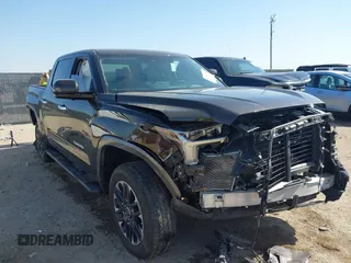 2024 Toyota Tundra Limited z VIN 5TFJA5DB9RX156634, wystawiony jako IAAI lot #41999055 z przebiegiem 29 692 mil mil oraz . Historia ofert i sprzedaży dostępna na DreamBid. Obrazek 1.
