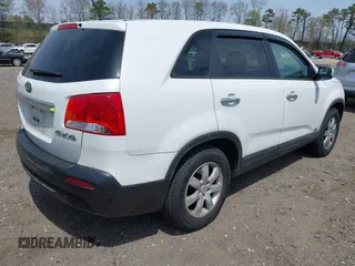 2011 Kia Sorento LX with VIN 5XYKTCA11BG180272, listed as a IAAI auction lot 42125073 with 137,156 mi miles and . Bid and sale history available at DreamBid. Image 4.