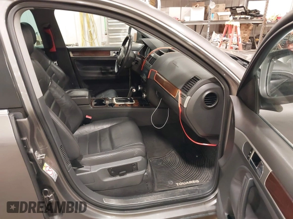 2008 Volkswagen Touareg V6 с VIN WVGBE77L98D017186, выставлен на аукционе IAAI как лот 42321410 с пробегом 184 825 миль миль и . История ставок и продаж доступна на DreamBid. Изображение 5.