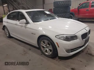 2013 BMW 5 Series 528i xDrive with VIN WBAXH5C58DDW13362, listed as a IAAI auction lot 41997171 with 87,147 mi miles. Bid and sale history available at carsss.com. Image 1.