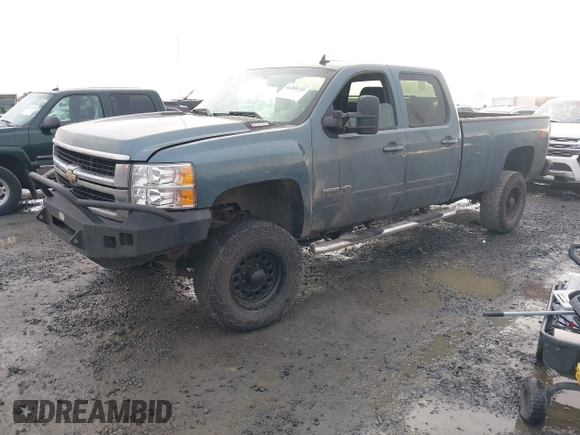 2010 Chevrolet Silverado 3500HD z VIN 1GC4K1B64AF108669, wystawiony jako IAAI lot #41289721 z przebiegiem 206 448 mil mil oraz . Historia ofert i sprzedaży dostępna na DreamBid. Obrazek 17.