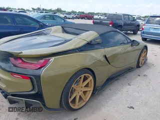 2019 BMW i8 z VIN WBY2Z6C52KVG98174, wystawiony jako IAAI lot #41994979 z przebiegiem 1 187 mil mil oraz . Historia ofert i sprzedaży dostępna na DreamBid. Obrazek 13.