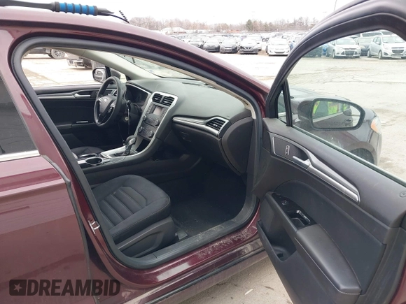 2013 Ford Fusion SE with VIN 3FA6P0H7XDR131553, listed as a IAAI auction lot 41711758 with 99,988 mi miles. Bid and sale history available at carsss.com. Image 5.