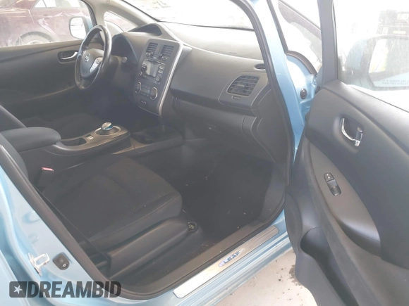 2015 Nissan LEAF SV with VIN 1N4AZ0CP3FC332529, listed as a IAAI auction lot 41760939 with 60,503 mi miles. Bid and sale history available at carsss.com. Image 5.