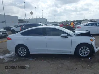 2018 Ford Fusion S z VIN 3FA6P0G71JR166706, wystawiony jako IAAI lot #42275722 z przebiegiem 33 752 mil mil oraz . Historia ofert i sprzedaży dostępna na DreamBid. Obrazek 13.