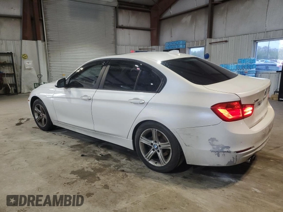 2015 BMW 3 Series 328i xDrive z VIN WBA3B5C55FF961191, wystawiony jako Copart lot #54799805 z przebiegiem 102 979 mil mil oraz Nie do naprawy • Non repairable. Historia ofert i sprzedaży dostępna na DreamBid. Obrazek 2.