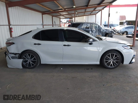 2022 Toyota Camry SE z VIN 4T1G11AK5NU019057, wystawiony jako IAAI lot #42009182 z przebiegiem 48 250 mil mil oraz . Historia ofert i sprzedaży dostępna na DreamBid. Obrazek 14.