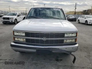 1996 Chevrolet Suburban with VIN 3GNEC16R5TG149147, listed as a Copart auction lot 84827204 with 320,305 mi miles and Salvage title. Bid and sale history available at DreamBid. Image 5.