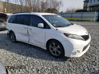 2014 Toyota Sienna SE with VIN 5TDXK3DCXES498422, listed as a Copart auction lot 51060775 with 131,541 mi miles and Clean Title. Bid and sale history available at DreamBid. Image 4.