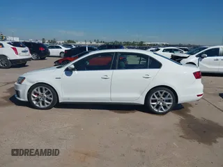 2014 Volkswagen Jetta GLI Edition 30 z VIN 3VW4S7AJ3EM278162, wystawiony jako IAAI lot #41649711 z przebiegiem 136 402 mil mil oraz . Historia ofert i sprzedaży dostępna na DreamBid. Obrazek 14.