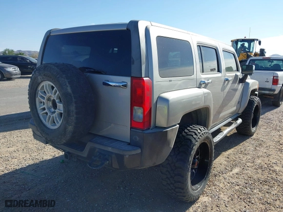2008 Hummer H3 SUV with VIN 5GTEN13EX88178573, listed as a IAAI auction lot 42058752 with 122,114 mi miles. Bid and sale history available at carsss.com. Image 4.