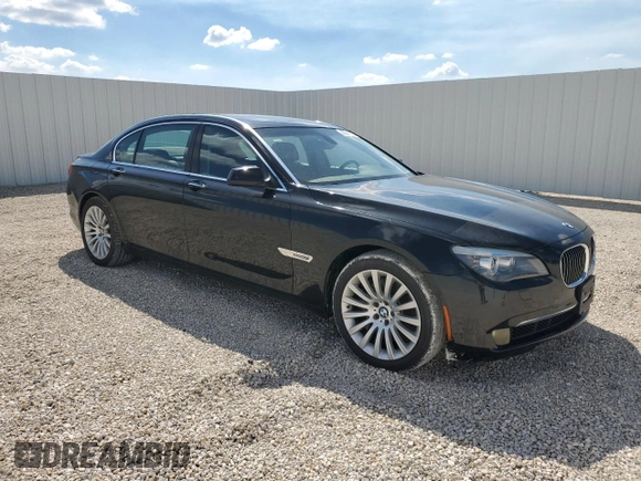 2009 BMW 7 Series 750Li z VIN WBAKB83559CY60221, wystawiony jako Copart lot #46941725 z przebiegiem 109 669 mil mil oraz Czysty tytuł • Clean title. Historia ofert i sprzedaży dostępna na DreamBid. Obrazek 4.