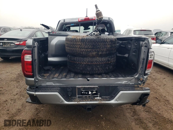 2024 GMC Canyon 4WD AT4 z VIN 1GTP6DEK8R1306627, wystawiony jako Copart lot #80921614 z przebiegiem 6 mil mil oraz Szkoda całkowita • Salvage title. Historia ofert i sprzedaży dostępna na DreamBid. Obrazek 6.