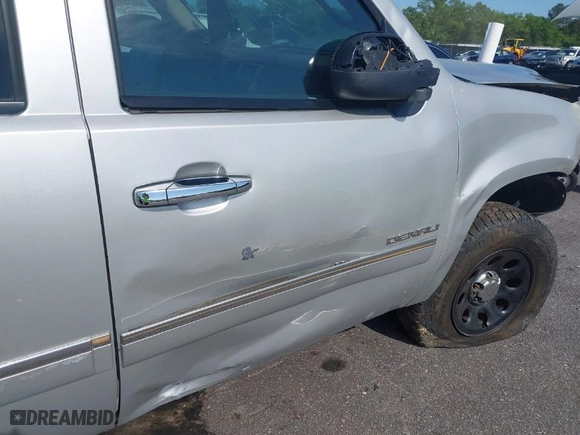 2011 GMC Yukon Denali with VIN 1GKS2EEF8BR346281, listed as a IAAI auction lot 42076037 with 264,311 mi miles. Bid and sale history available at carsss.com. Image 18.