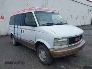 2000 GMC Safari with VIN 1GKEL19W1YB519900, listed as a IAAI auction lot 41836122 with 209,302 mi miles. Bid and sale history available at carsss.com. Image 1.